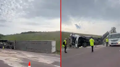 İzmir otobanında tır devrildi!