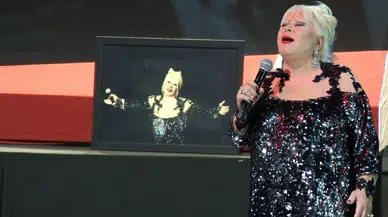 Muazzez Abacı’ya AKM’de duygusal veda: Ünlü isimler törende bir araya geldi