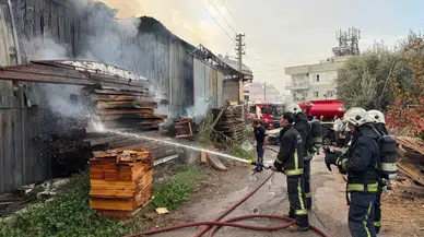 Antalya’da ahşap presleme atölyesi alevlere teslim oldu