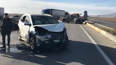 Konya’da kamyonet ile SUV çarpıştı! 3’ü çocuk 7 yaralı