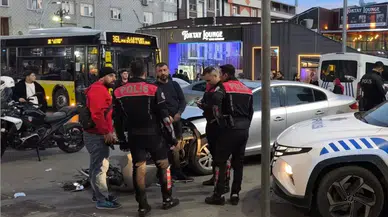 Sultangazi'de feci kaza: Kontrolden çıkan otomobil dubalara çarptı