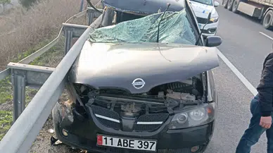 Bilecik'te otomobil bariyerlere çarptı: 1 kişi yaralandı!