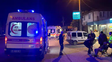 Düzce'de yolun karşısına geçen adama motosiklet çarptı: 3 kişi yaralandı!