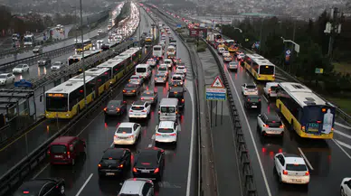 Okullarda ders zili çaldı: İstanbul’da trafik yoğunluğu yüzde 70’e çıktı!