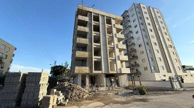 Adana'da inşaattan düşen işçi can verdi!