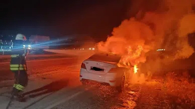 Hatay'da seyir halindeki araç alevlere teslim oldu!