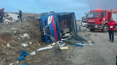 Sivas'ta cezaevi aracı devrildi: 3'ü ağır 9 yaralı
