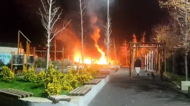 Beylikdüzü'nde çocuk parkında yangın çıktı!