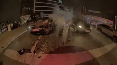 Bağcılar’da kırmızı ışık kazası kamerada: Çarpıp kaçtılar