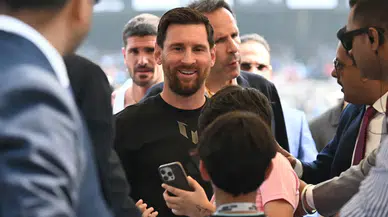 Messi'nin Hindistan turu olaylı başladı