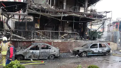 Pendik’te yangın: Kafe ve 2 araç kül oldu