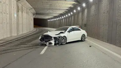 Kayseri’de alkollü sürücünün kazasında lüks otomobil pert oldu