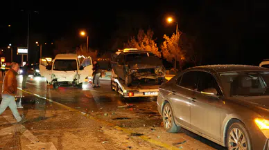 Denizli'de zincirleme kaza: 5 araç birbirine girdi