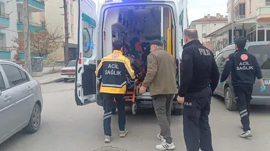 Çorum'da arkadaşıyla şakalaşan 18 yaşındaki genç, bıçağın üstüne düşerek yaralandı