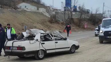 Adıyaman'da otomobil ve kepçe çarpıştı: 2 kişi yaralandı