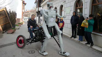 Kastamonu’da hurda malzemelerden robot yaptı!