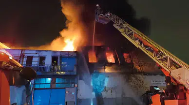 Bursa’da iş yeri yangını: Alevler 4 işletmeye sıçradı!