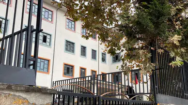 İzmit’te lisede korkunç olay: 15 yaşındaki öğrenci 3. kattan düştü!