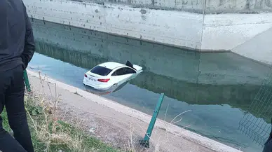 Diyarbakır'da bir otomobil su kanalına uçtu: 1 kişi yaralandı!