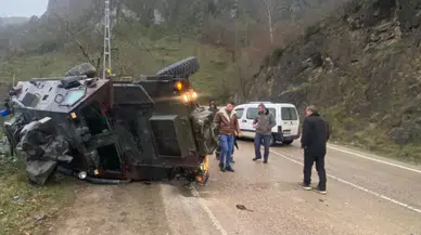 Ordu'da korkutan kaza: Ticari araçla çarpışan askeri araç devrildi