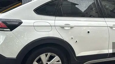 Park halindeki araç uzun namlulu silahla kurşunlandı!