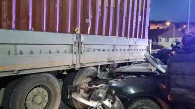 Bilecik'te otomobil, park halindeki tıra arkadan çarptı: 1 ölü, 1 yaralı