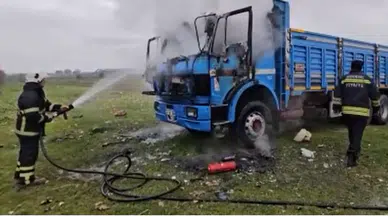 Edirne'de park halindeki kamyon alev alev yandı!