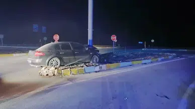 Konya'da otomobil refüje çıktı: Yaralılar var