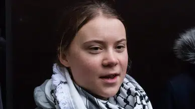 Ünlü aktivist Greta Thunberg, Londra’daki Filistin eyleminde gözaltına alındı