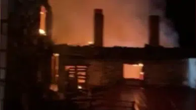 Balıkesir'de alevler 2 evi küle çevirdi: 1 kişi öldü