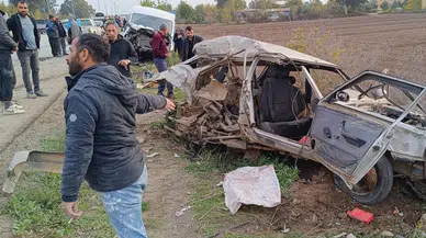 Hatay'da Tofaş, minibüsle çarpıştı: 2 yaralı!
