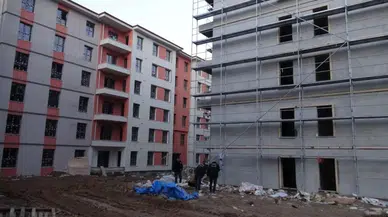 Malatya'da 6 katlı inşaatın çatısından düşen işçi ağır yaralandı