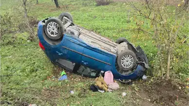 Bursa İnegöl’de otomobil tarlaya devrildi: 2 kişi yaralandı