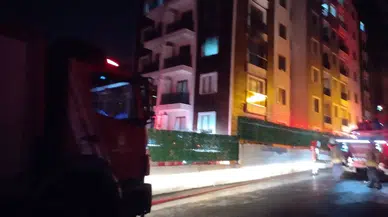 Pendik’te apartman yangını: 3’üncü kat alevlere teslim oldu