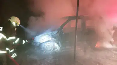 Burdur’da ev yangını araca sıçradı