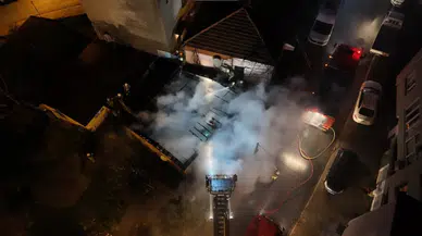 Ümraniye'de yangın: Gecekondu küle döndü