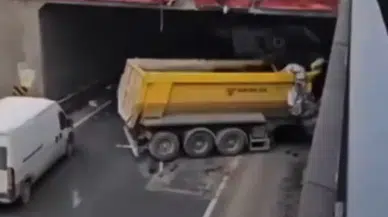 Gaziantep’te hafriyat kamyonu kontrolden çıktı