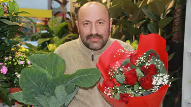 Ordulu çiçekçiden 'tencereye giren' buluş: Gül buketini karalahana ile süslüyor