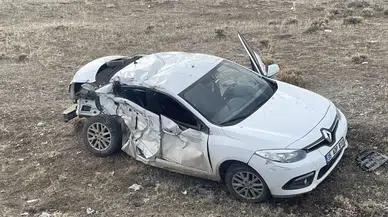 Kars'ta kamyonla çarpışan otomobil şarampole devrildi: Sürücü yaralandı