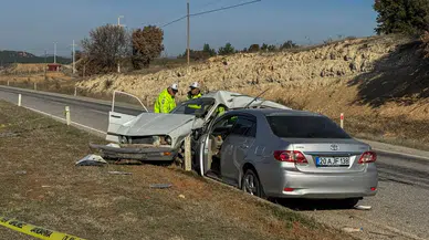 Uşak'ta kahreden kaza: İki otomobil çarpıştı! Yaşlı çift can verdi