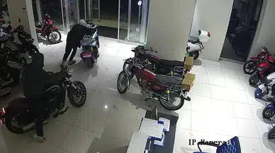 Adana’da 4 çocuk motosiklet galerisini soydu