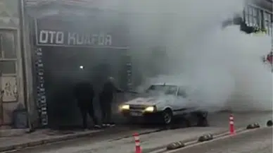 Kırşehir’de seyir halindeki otomobil alev aldı: Esnaf facianın önüne geçti