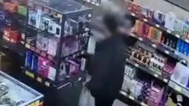 Esenler’de zincir markette cep telefonu hırsızlığı