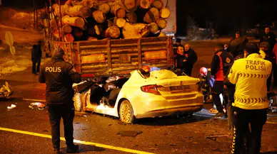Kastamonu'da otomobil, tırın dorsesine çarptı: 1 ölü, 2 ağır yaralı