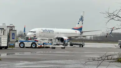 Samsun’da uçak martı sürüsüne çarptı! İzmir seferi iptal edildi