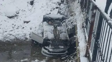 Diyarbakır'da kaza: Otomobil köprüden uçtu, 2 kişi yaralandı!