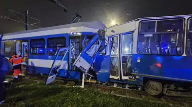 Polonya'da iki tramvay çarpıştı: 2'si ağır 35 yaralı