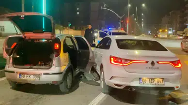 Aksaray'da alkollü sürücü, emniyet müdürünün bulunduğu makam aracına çarptı