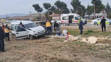 Amasya’da kamyonetler çarpıştı: 4 kişi yaralandı