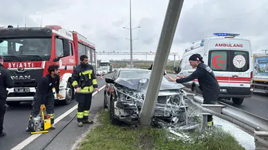 Tekirdağ Ergene’de otomobil direğe çarptı: 2 yaralı
